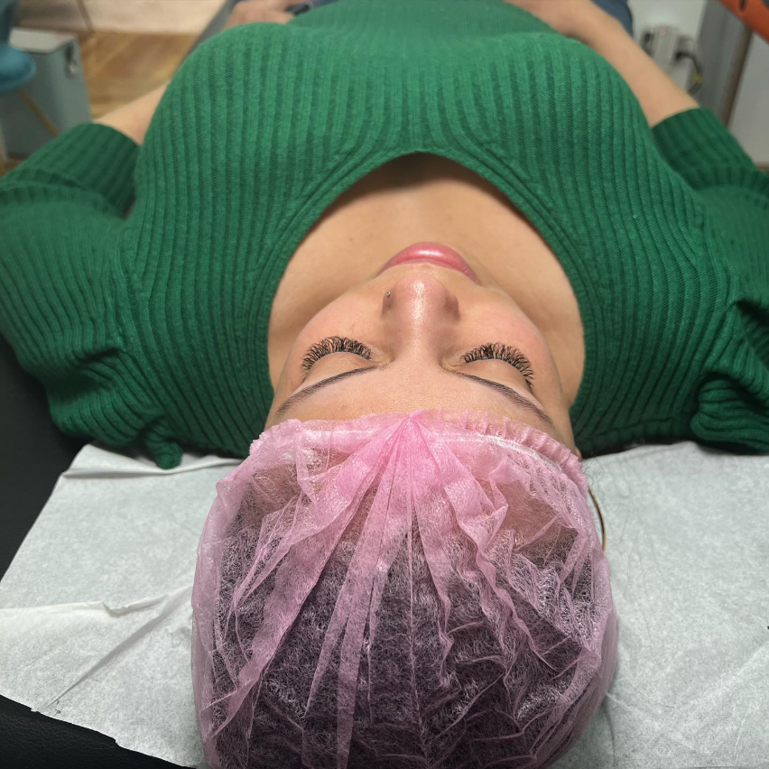 Client relaxing during lash service
