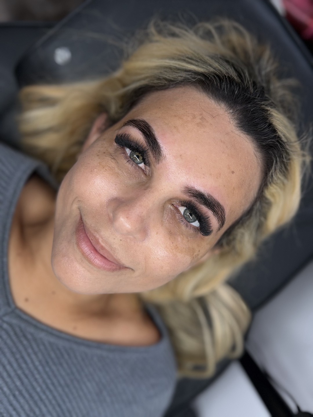 Mega-volume lash extensions